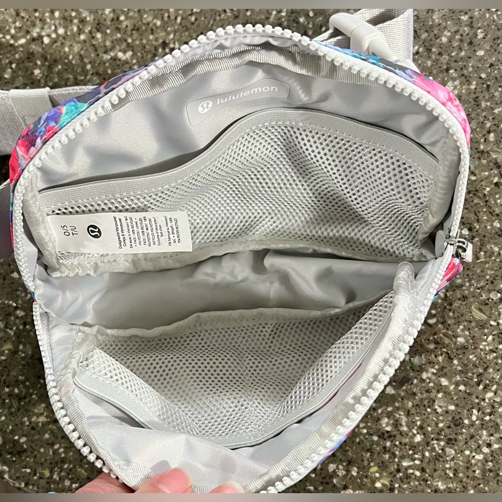 NEW Lululemon Flower Glide Multi Everywhere Belt Bag 1L Travel Crossbody Gym - Picture 12 of 14